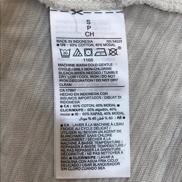 Old Navy The Easy Tee Womens Small Beige Tropical Beach Surfer Sunset. - Picture 4 of 6